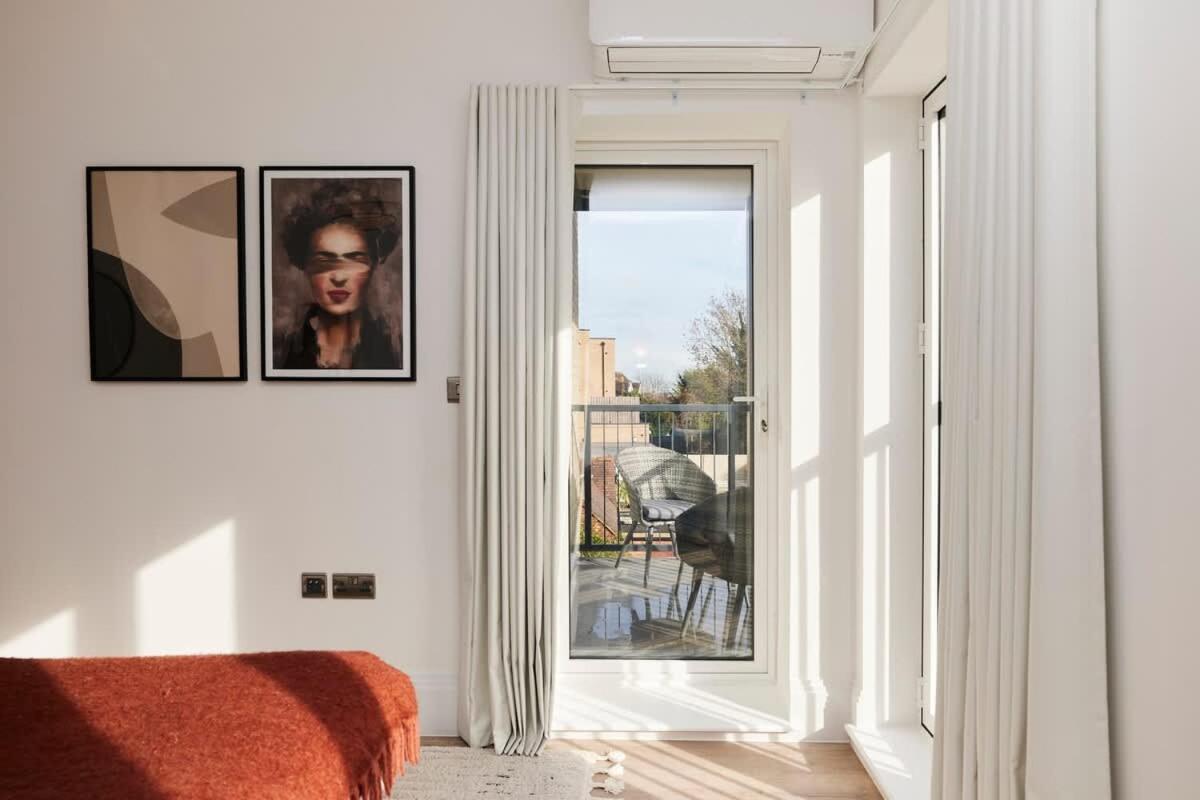 The Wembley Park Retreat - Modern 2bdr Flat With Balcony *
