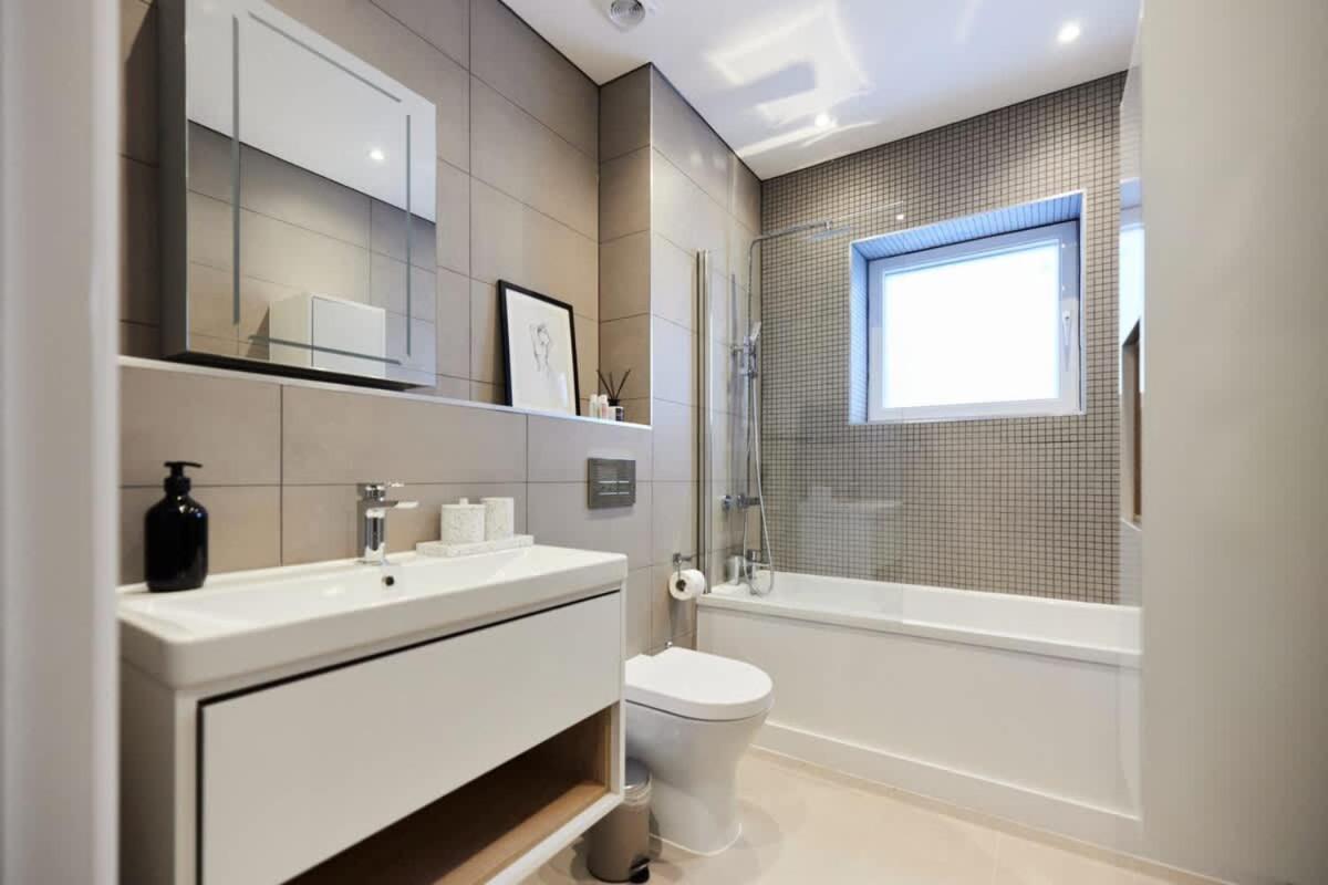 The Wembley Park Retreat - Modern 2bdr Flat With Balcony *